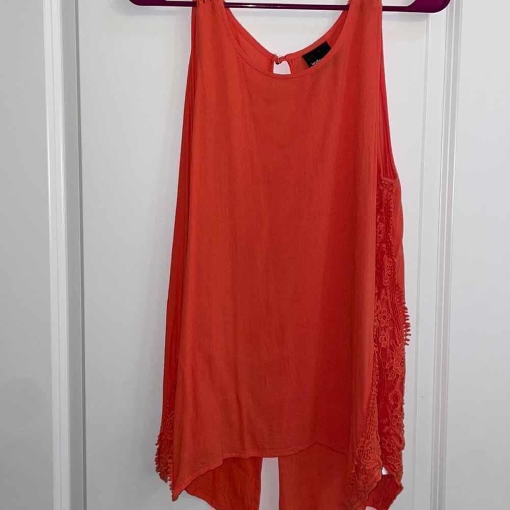 Wallpapher -XL- sleeveless top crochet sides